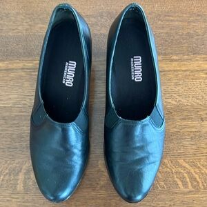 Munro American size 8.5